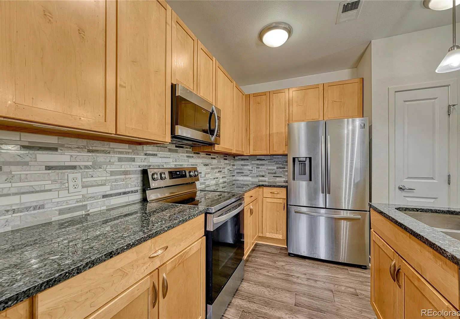 3 bed, 2.0 bath, 1133 sqft, $2,999 — Photo 3