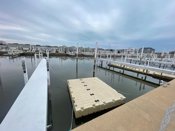 317 Peninsula Dr #E, New Buffalo, MI 49117