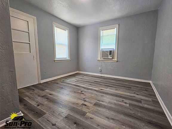 3rd image of 228 N Oleander Ave #3