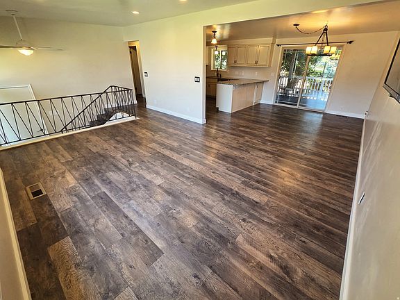 5th image of 689 E Lavina Dr