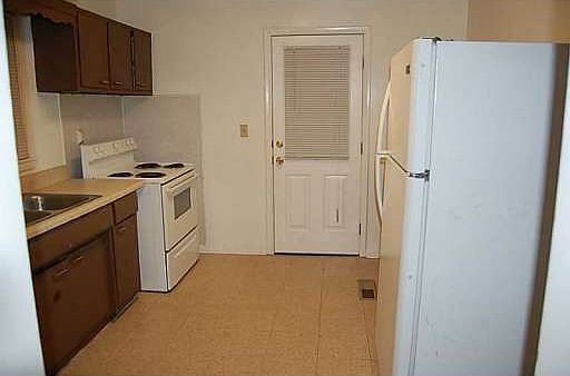 2nd image of 1132 Curtis Dr