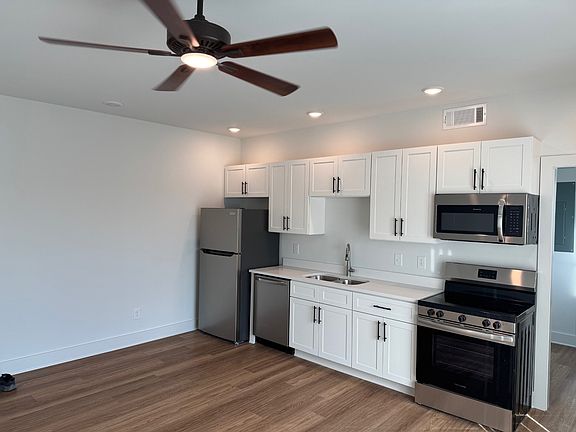 3rd image of 3010 Edwin Cir #104
