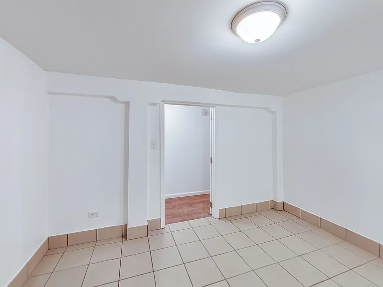1138 W Addison St #1 — Photo 20