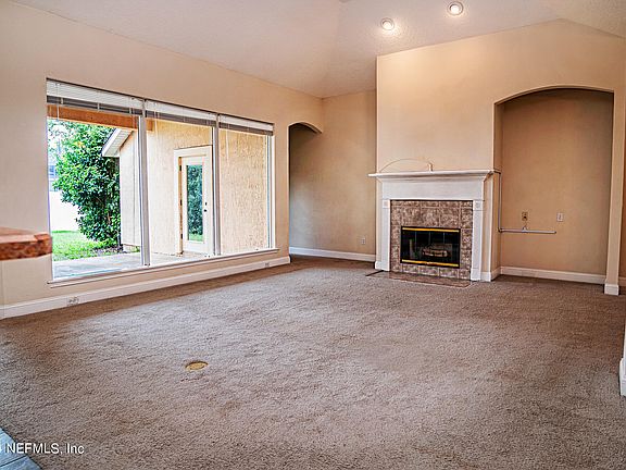 5th image of 10115 CROFTON Court