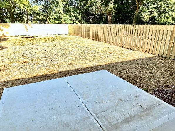 506 S Smithfield St #B, Selma, NC 27576