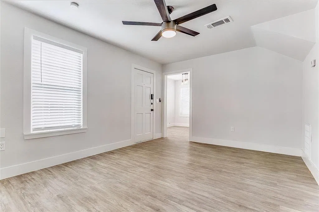 2 bed, 1.0 bath, 956 sqft, $1,495 — Photo 2