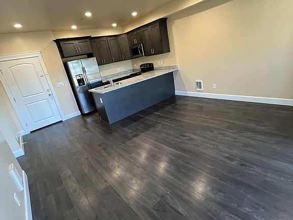 3rd image of 12614 Ambaum Blvd SW APT 207
