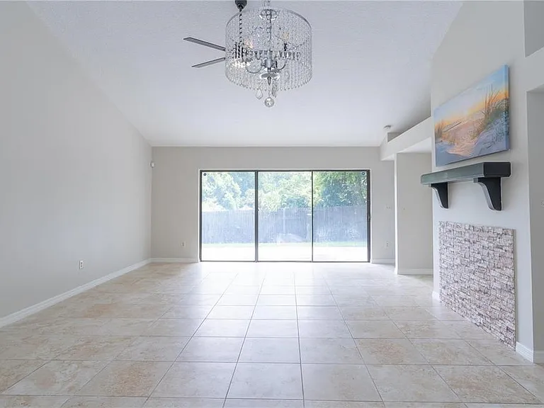 660 Holbrook Cir — Photo 22