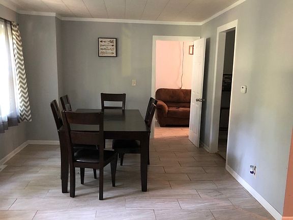 4th image of 205 Acorn Ln