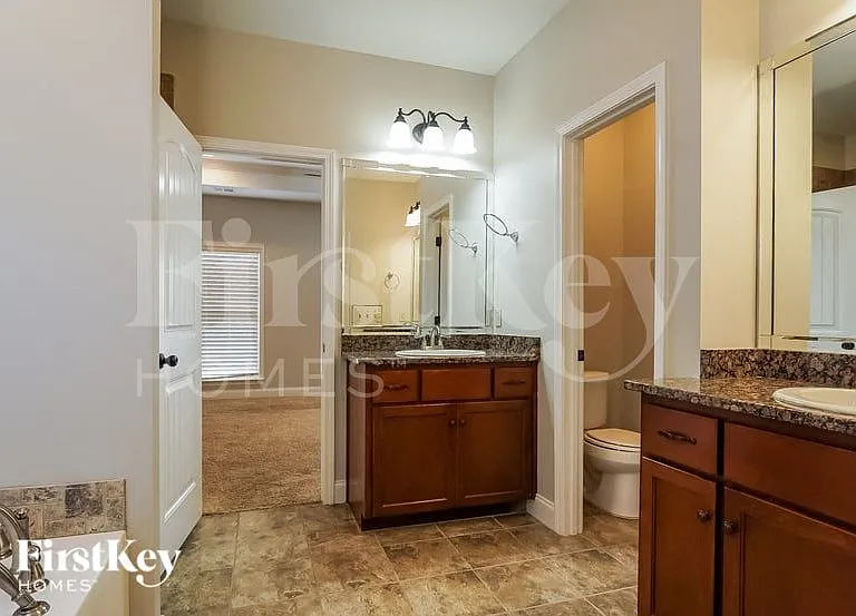 606 Park Lake Cir — Photo 10