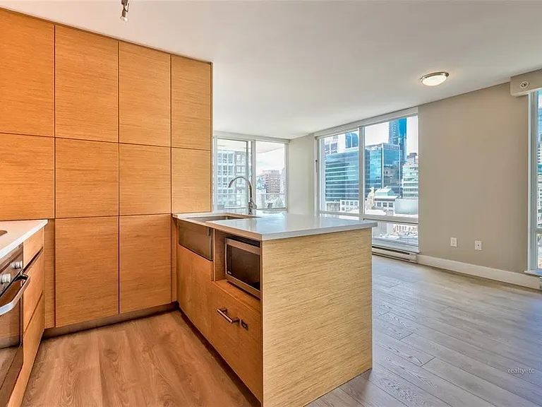 565 Smithe St #100X — Photo 2