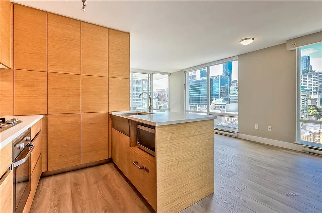 Building Photo - 565 Smithe St #100X