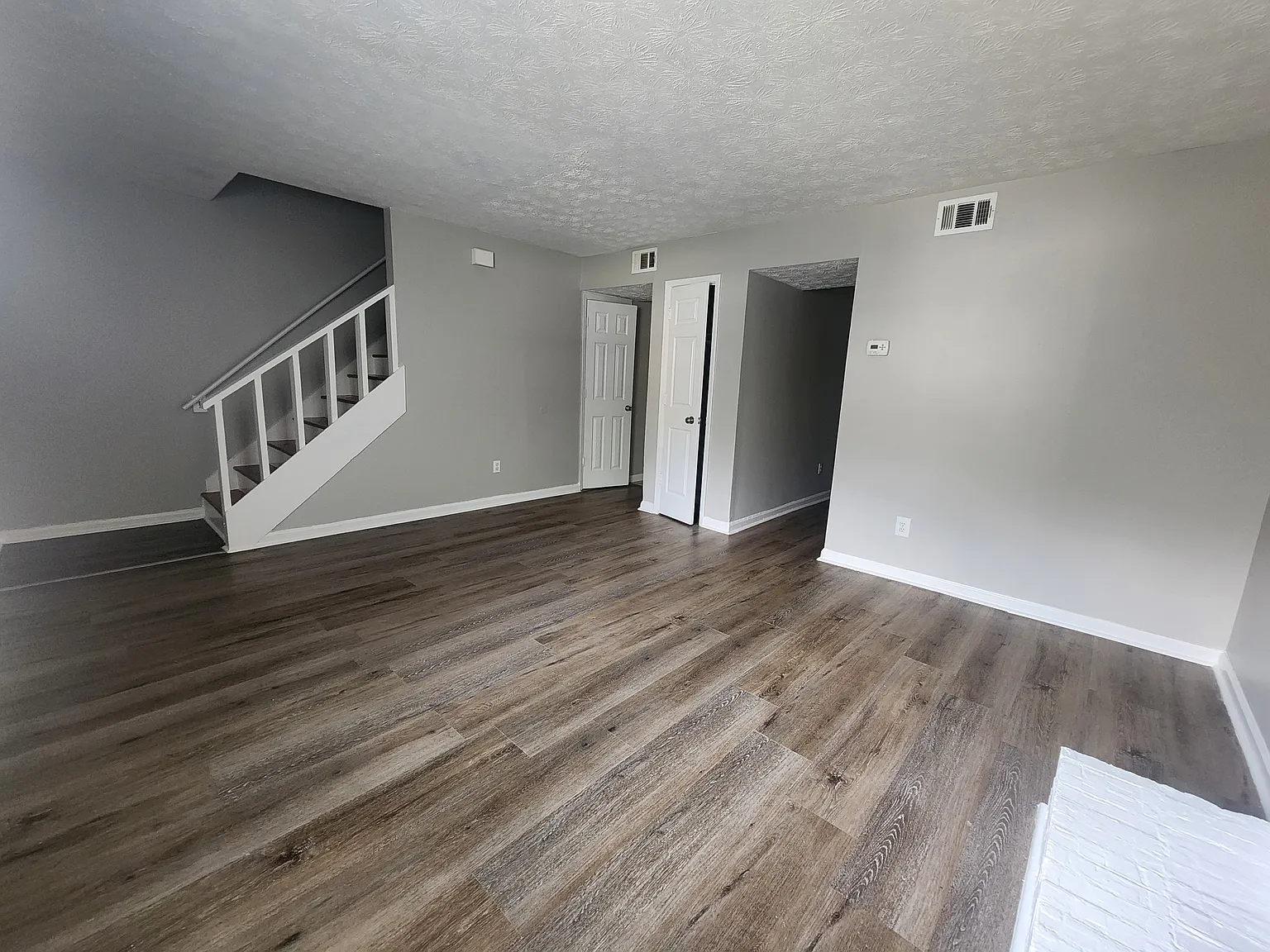 2 bed, 2.5 bath, 1200 sqft, $1,350 — Photo 3
