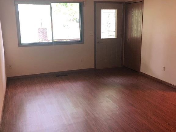 4th image of 2748 Brookdale Ct N