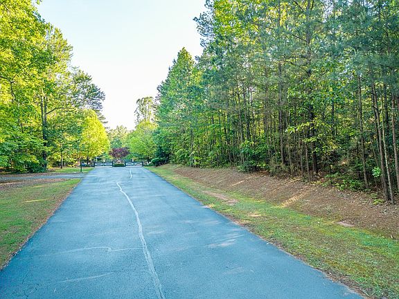 4th image of 42 Harris Creek Dr