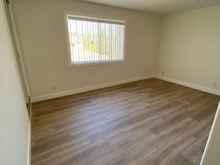 1760 N Alexandria Ave #1/2 — Photo 18