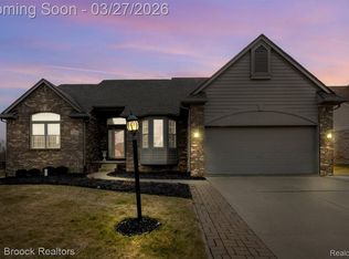 1086 Williamson Cir, Pontiac, MI