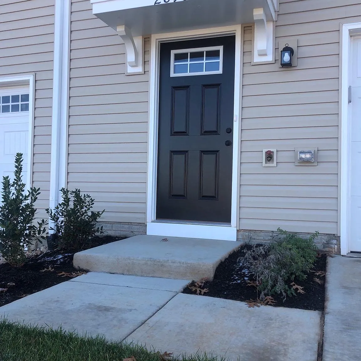 3 bed, 2.5 bath, 1220 sqft, $2,000 — Photo 2