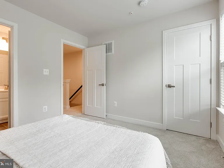7523 Bharat Way — Photo 32