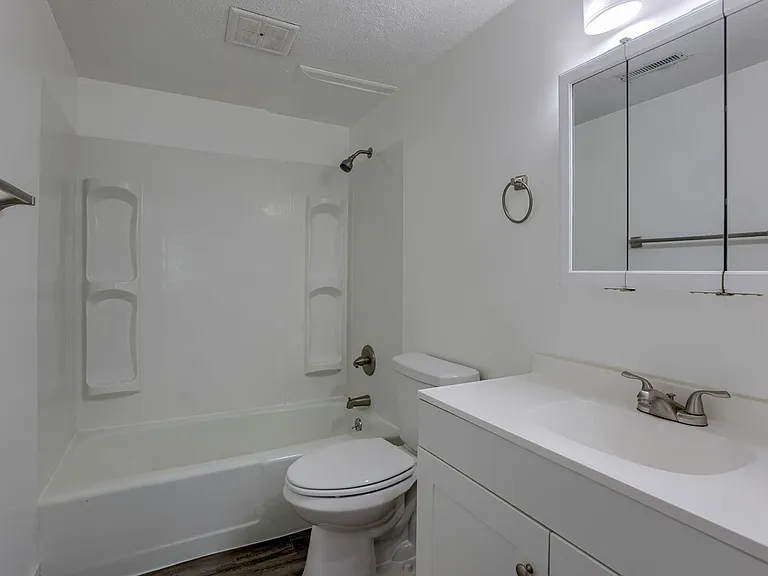 Meadowlark Apts — Photo 21