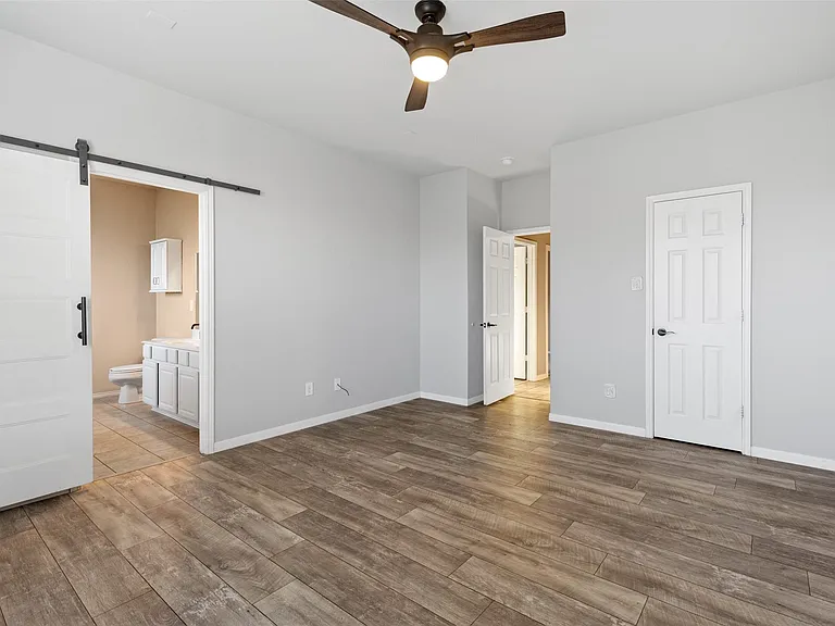 504 Teal Ln — Photo 8