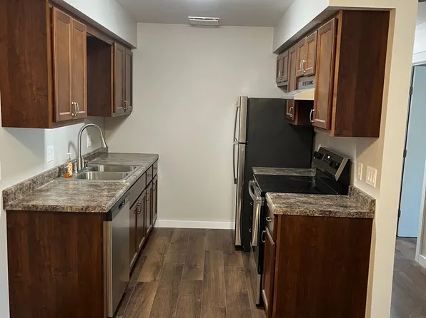 2216 Sylvan Way, 2216 Sylvan Way APT 2, West Bend, WI 53095