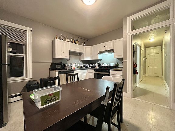 4th image of 168A Hillside St #2