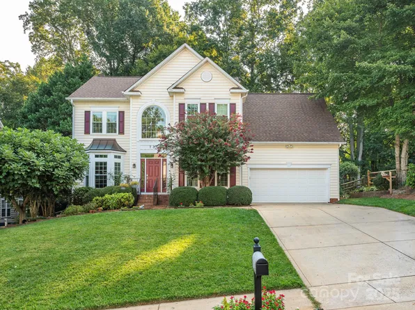 736 Knightswood Rd, Fort Mill, SC 29708