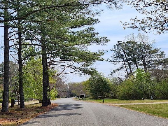 4th image of 179 Racefield Dr