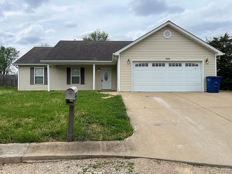 1123 Stonecrest Dr — Photo 2