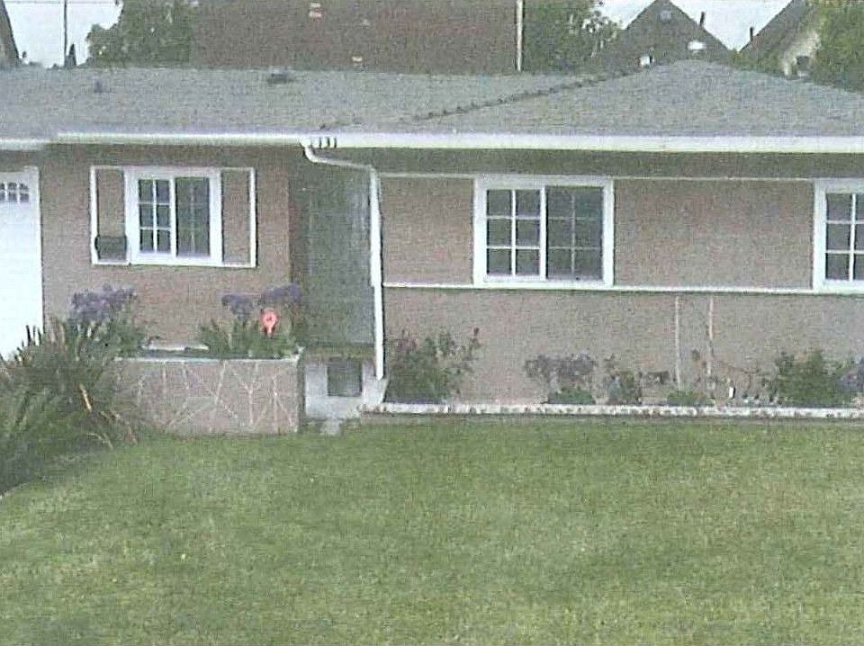 1st image of 131 W Tiller Ave