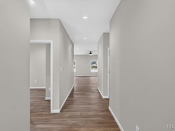 5th image of 7925 Campion Ln