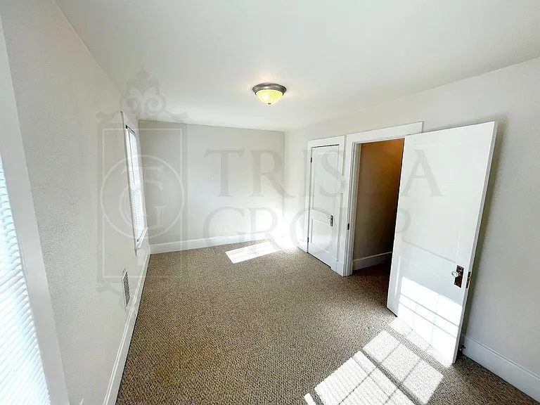 468 Belonda St — Photo 17