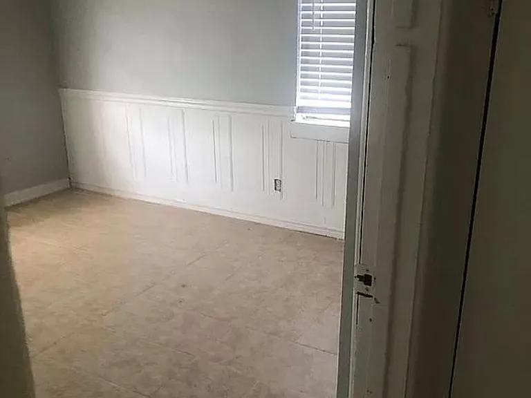 1110 W Houston St — Photo 11