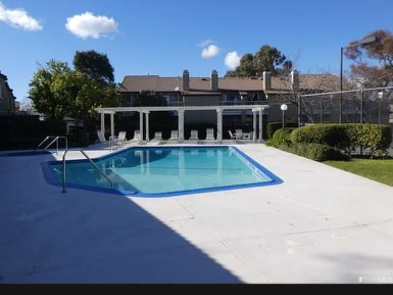 Peppermill Cir — Photo 16