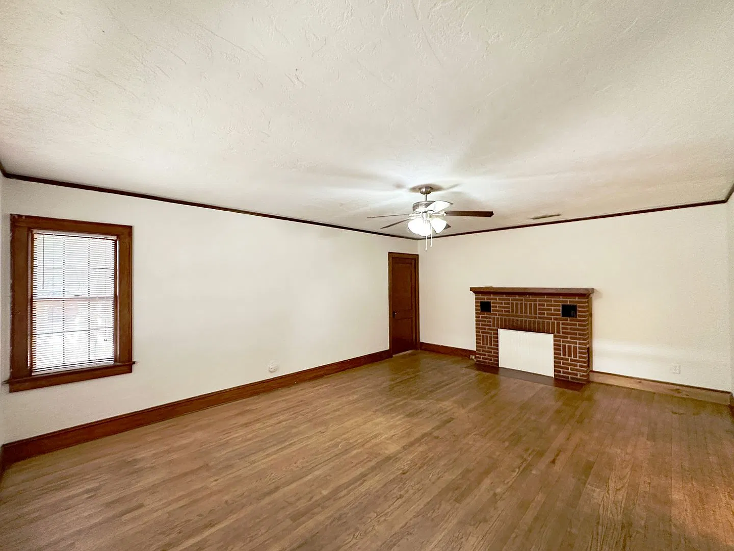 Beautiful Brick House Within Walking Distance to Campus! — Photo 3