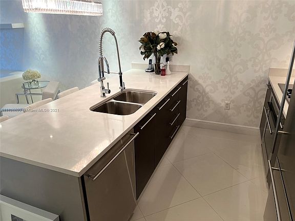 5th image of 500 Brickell Ave APT 2206