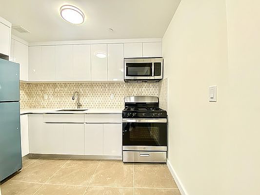 1st image of 1705 E 17th St #305