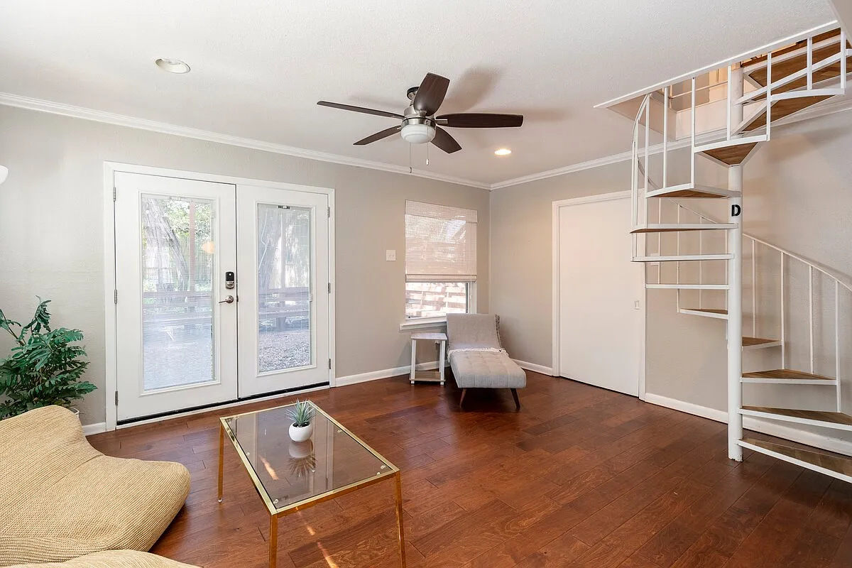 4 bed, 2272 sqft, $4,000 — Photo 1