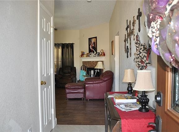 3rd image of 453 Cambridge Dr