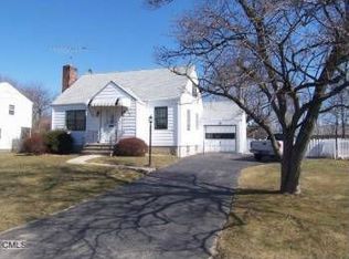 586 Old Town Rd, Trumbull, CT 06611