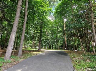 18 Locust Rd, Glen Rock, NJ 07452