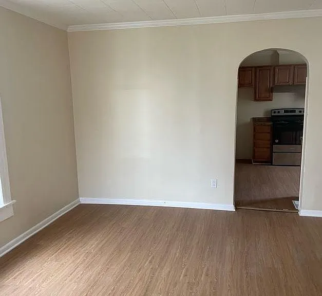 822 E Sycamore St — Photo 6