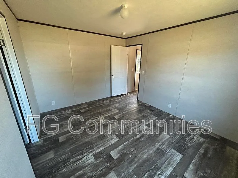 3 bed, 2.0 bath, $1,295 — Photo 4