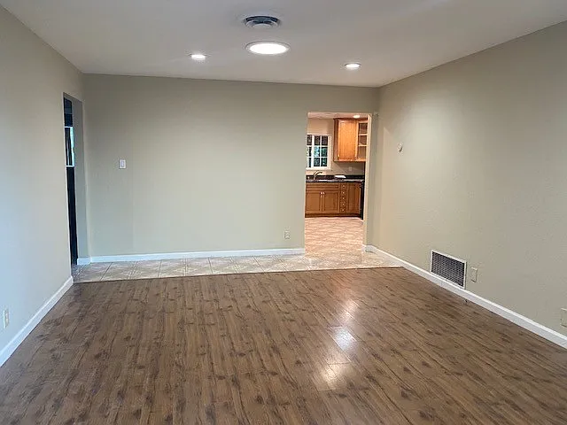 201 Thomas Way — Photo 6