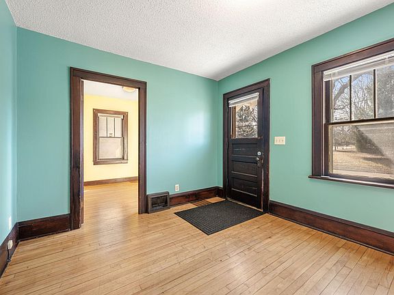 3rd image of 3518 E Minnehaha Pkwy