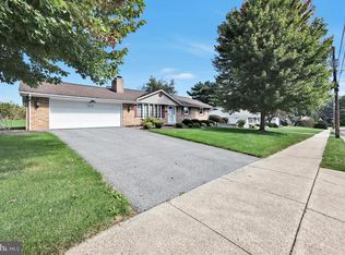 313 Park View Dr, Manheim, PA 17545