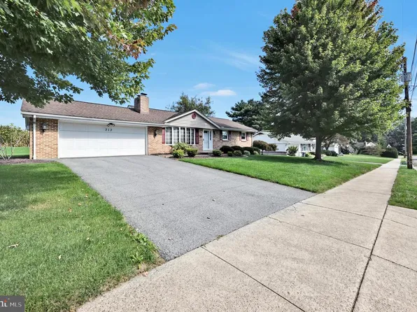 313 Park View Dr, Manheim, PA 17545