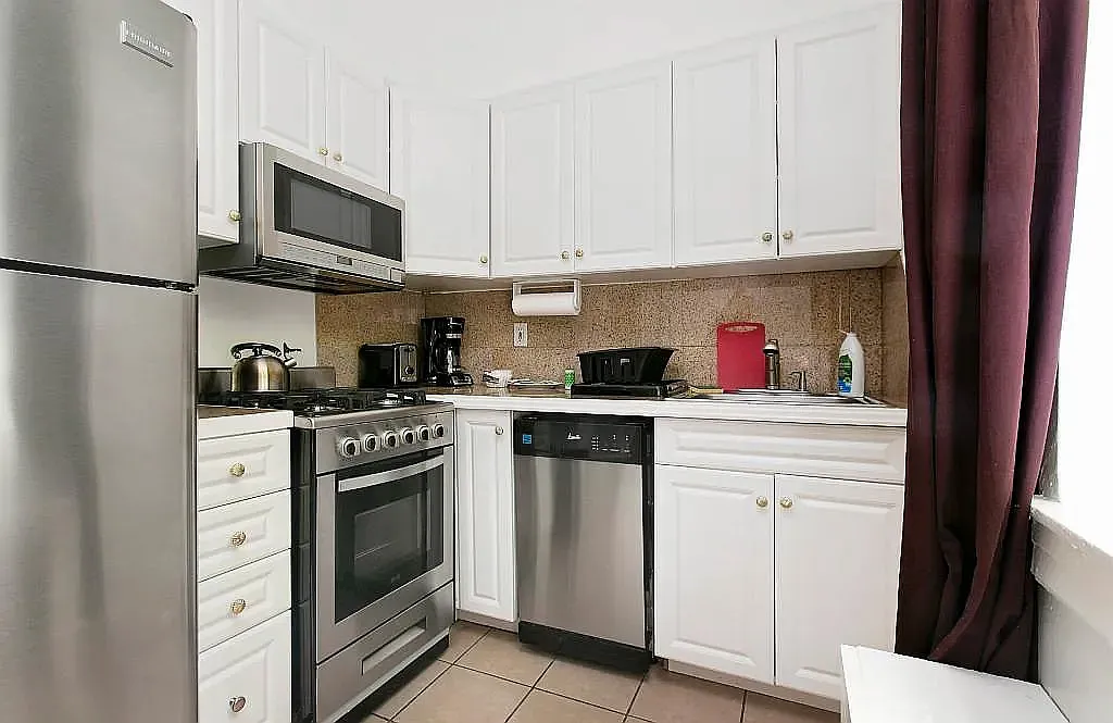 240 East 52nd Street — Photo 2