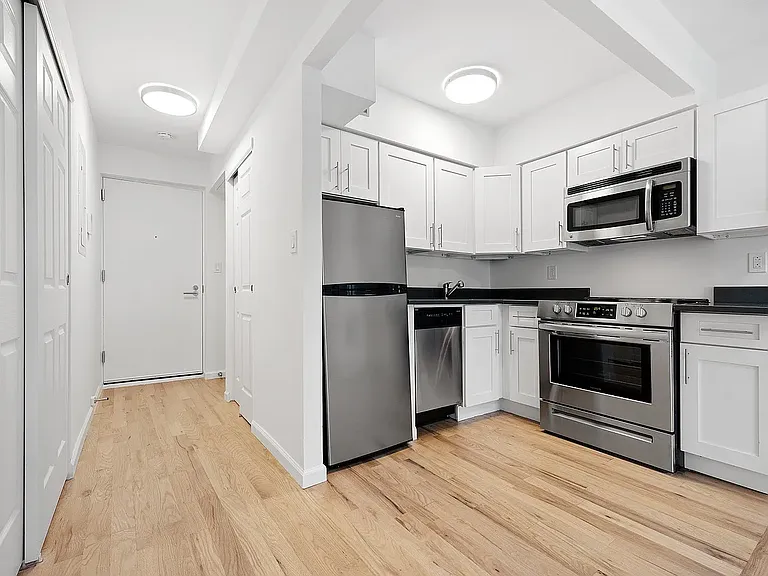 321 E 22nd St #6U — Photo 1